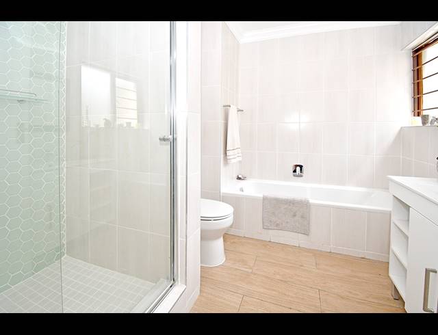 2 BEDROOM SECTIONAL TITLE FOR SALE IN SANDRINGHAM